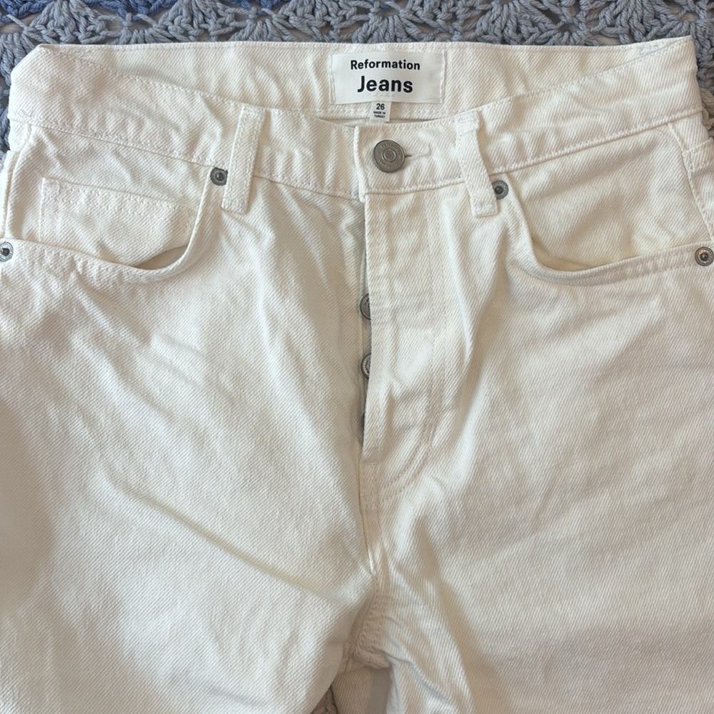 White reformation jeans. Mid rise. Straight leg. Size 26. - Picture 6 of 6